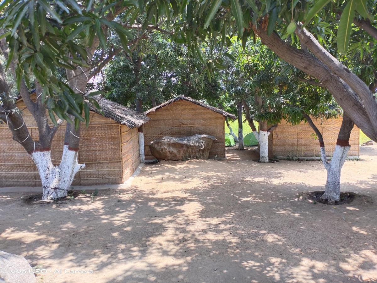Sunrise Guest House&Restaurant Hampi Extérieur photo