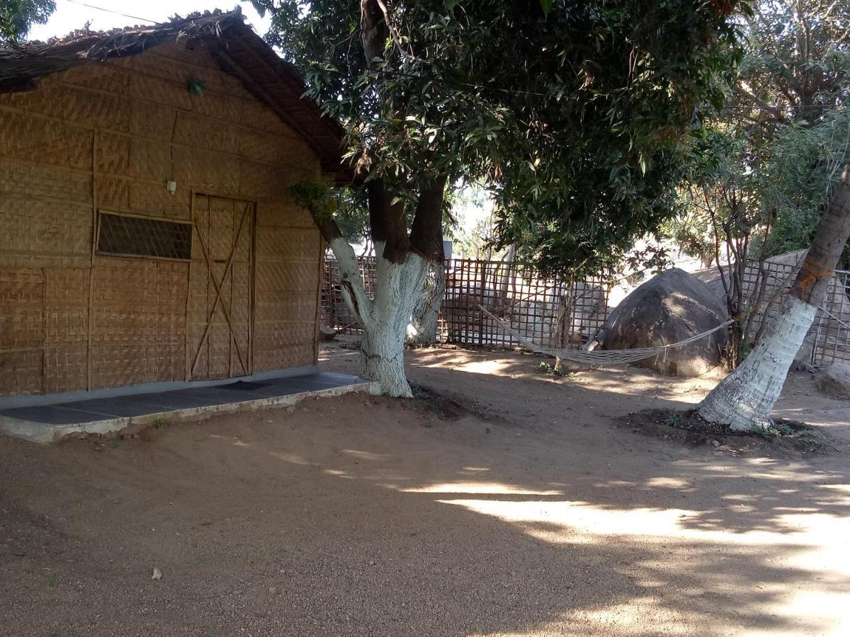 Sunrise Guest House&Restaurant Hampi Extérieur photo